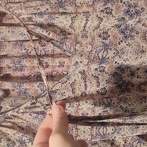 Cabi Women's Sheer Drawstring Floral Boho Blouse Size Extra Small - Picture 7 of 9